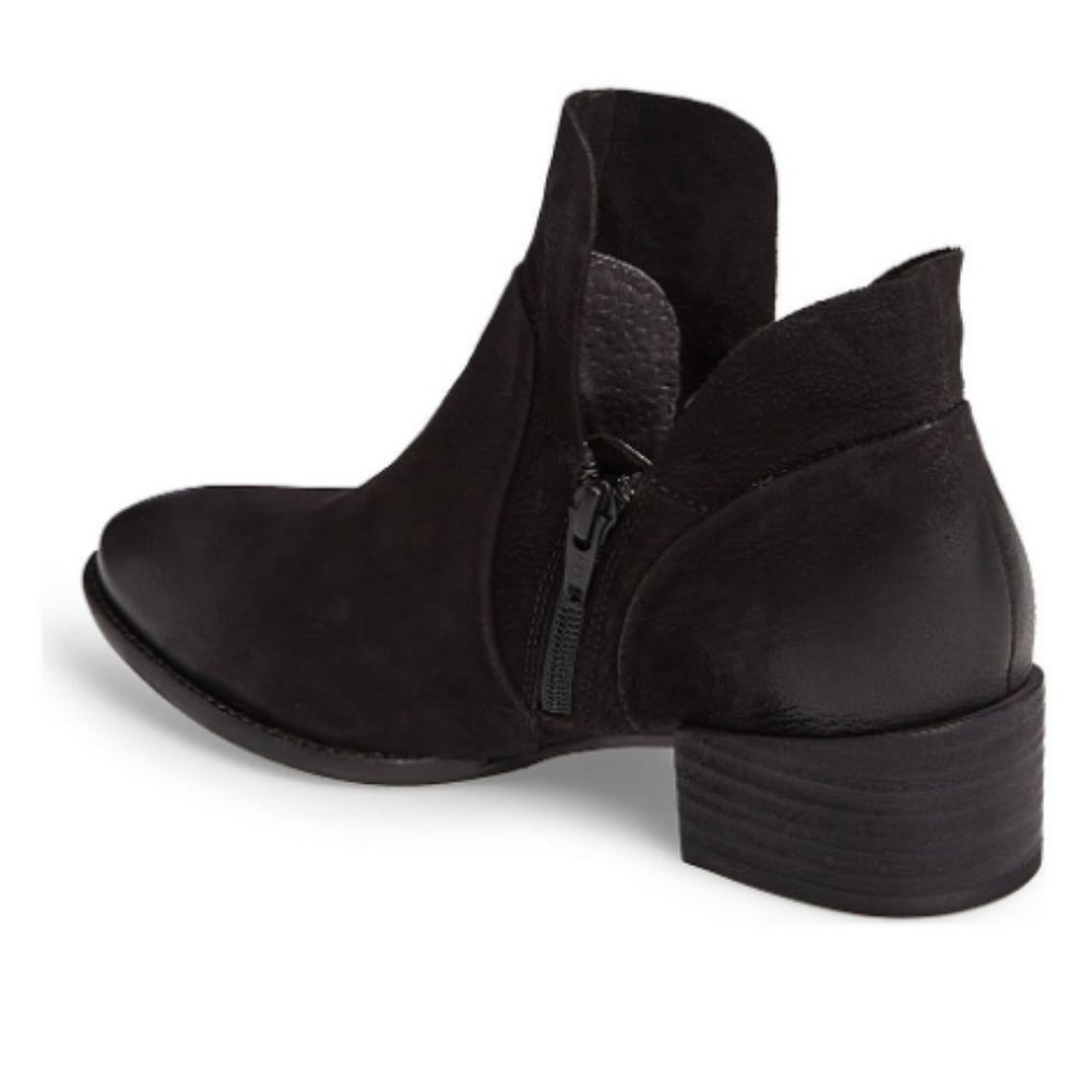 Seychelles Size 5 Distressed Black Leather Booties - Picture 2 of 5